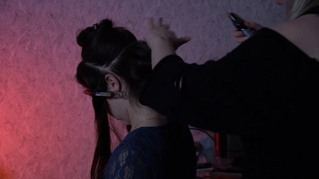 Низкий пучок на длинные волосы - Low bun for long hair смотреть онлайн