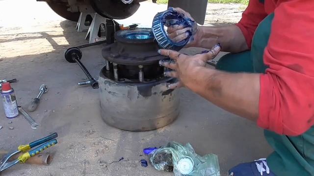 Снимаем заднюю левую ступицу авто Зубренок