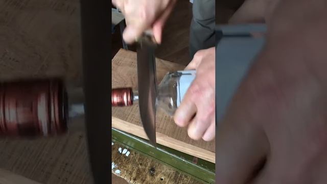 Нож стеклорез тест отрезал горлышко стеклянной бутылке самая твёрдая сталь охотники в восторге смотреть онлайн