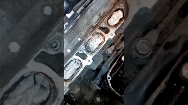 Замена термостата без снятия ГРМ ,и масло Редукционных клапанов Ауди а6с5 2.8 смотреть онлайн