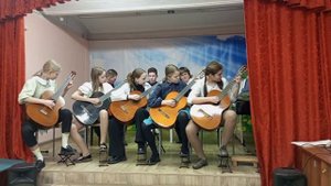 Ансамбль гитаристов на мартовском концерте