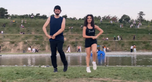 Малыш И Девушка Танцуют Красиво В Парке Чеченская Песня Гогия 2022 Лезгинка ALISHKA Genclik Parki