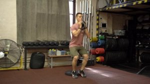 Гоблет приседания велосипедиста