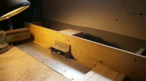 Изготовление плечиков на верхних брусках пчелиных рамок.