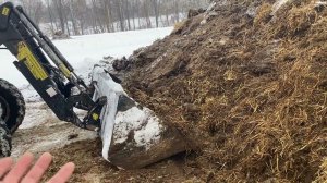 Возим замерзший навоз