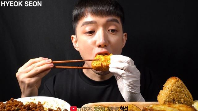 ASMR MUKBANG CHICKEN NOODLES PANCAKE ICE CREAM RICE BALLS 아이스크림 짜장 닭다리 주먹밥 떡갈비 먹방 EATING SOUNDS смотреть онлайн