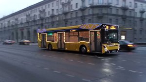 Новогодний МАЗ-303. Минск, Проспект Независимости. 24.12.2021.