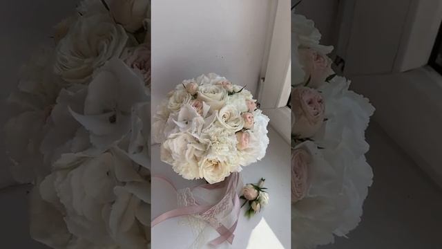 Букет невесты из гортензии, гвоздик и пионовидных роз смотреть онлайн