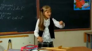 Девочка читает реп про школу