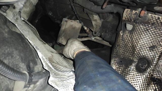 замена гофры выхлопной системы на ауди а4 двс 2.0 бензин, с снятием выхлопной системы полностью смотреть онлайн