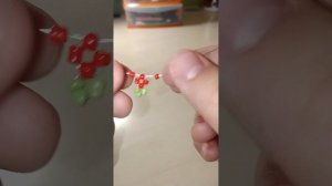 как сплести ягодку из бисера в технике крест на крест ?