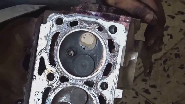هذه الحالة! بداية اهتراء في بلوك او جوان كيلاس محرك السيارة. الماء يخرج من العادم دون ان تراه /مركب