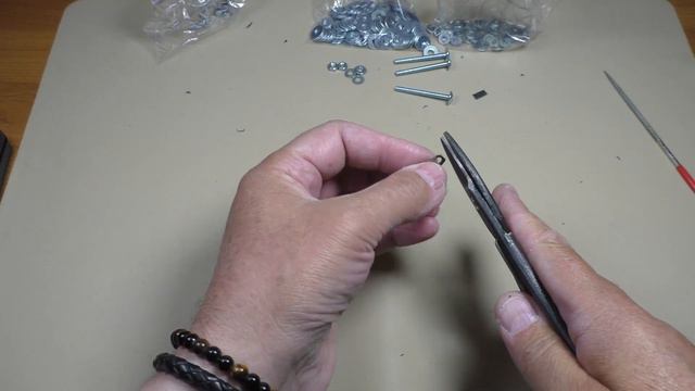 БРЕЛОК СПИННИНГИСТА. Выпрямитель поводков из струны. смотреть онлайн