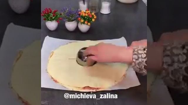 Соленый пирог с сосисками