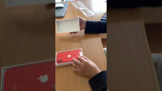 Распаковка iPhone 12 red