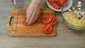 Очень вкусный салат с ананасом и курицей
