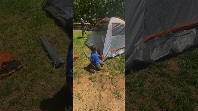 Cub Scout putting up a tent смотреть онлайн