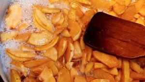 Янтарное варенье из айвы