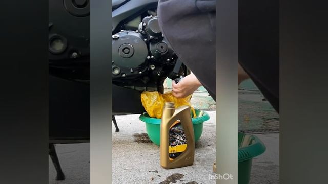 Замена масла Suzuki gsr 400. 2007г. смотреть онлайн
