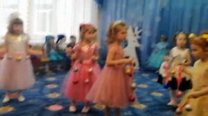 Новогодний танец Бусинки средняя группа