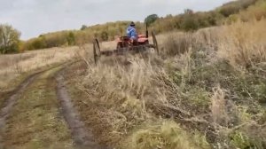 Убираем огород трактором. Тракторные грабли. Мини трактор и хозяйство.