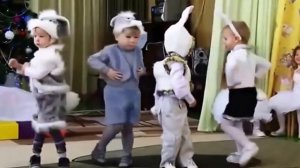 Дети Приколы про детей  Дети танцуют в детском саду  Танец зайчиков  Babies dance