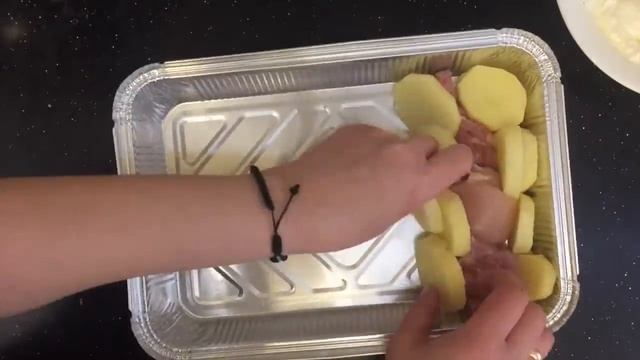 КУРОЧКА С КАРТОШКОЙ! ЗАПЕКАНКА САМАЯ ВКУСНАЯ! Мясо по-французски из курочки легче простого! смотреть онлайн