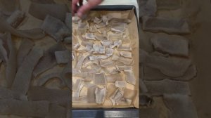 Нереально вкусные чипсы из свиных шкурок.