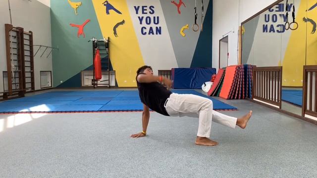 TUTORIAL HOW TO DO THE SWIPE MOVEMENT WITH MASTER WELL CAPOEIRA