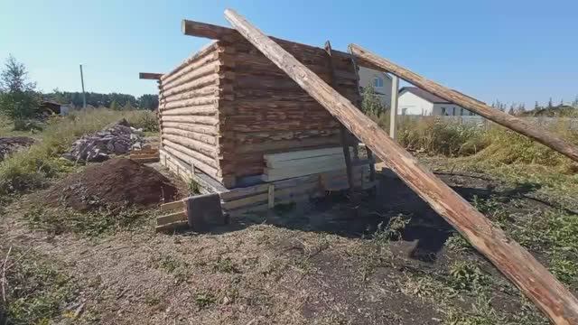 Сборка сруба бани. Оформление опор выноса..mp4