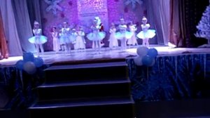 танец белые снежинки видео