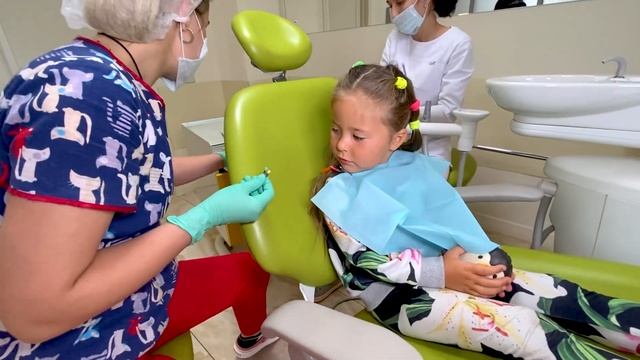 Боишься ли ты стоматолога? Нелли и Полина показывают КАК ПРАВИЛЬНО ЧИСТИТЬ ЗУБЫ смотреть онлайн