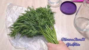 Бесподобный способ как СОХРАНИТЬ ЗЕЛЕНЬ УКРОПА СВЕЖЕЙ и ЗЕЛЕНОЙ на НЕСКОЛЬКО НЕДЕЛЬ