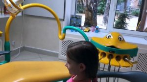 Лиза идет лечить зубки 1 раз! и это не страшно)