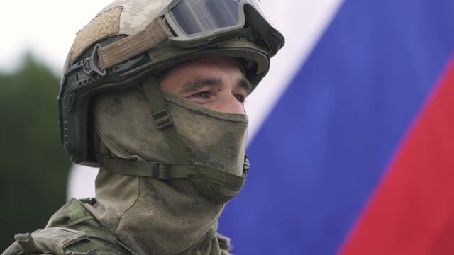 Военнослужащие Росгвардии поздравляют дорогих соотечественников с Днём российского флага!