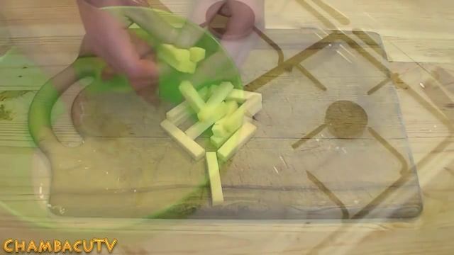 Рецепты пивных закусок: луковые кольца и сырные палочки в кляре