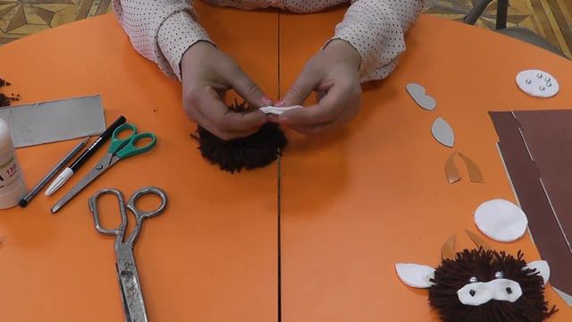 «Подарок Ёлочке» ( С.В. Ревина, ведущий библиотекарь ОКДР СКДБ) смотреть онлайн