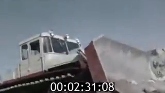 Бульдозер ДЭТ-250.  (1966)