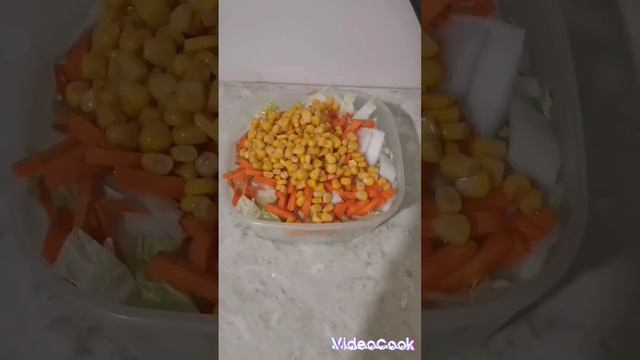 Салат из кукурузы и пекинской капусты по-варварски