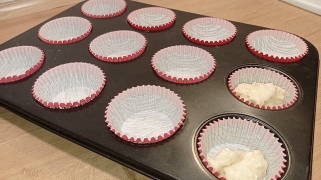 Кексы с шоколадной начинкой без муки и сахара. Полезная сладкая выпечка. К чаю без глютена.