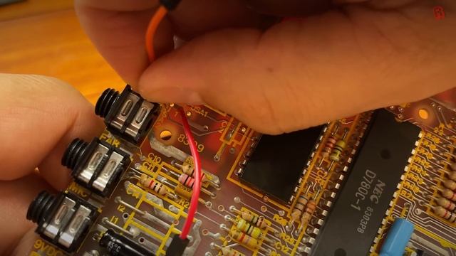 Restoring and Exploring a 1981 Sinclair ZX81 смотреть онлайн