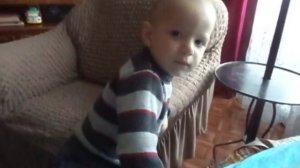 Меня впервые побрили налысо! 1 год 10 месяцев