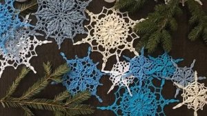 Рельефные снежинки крючком
