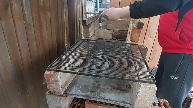 МАНГАЛ ДЛЯ КАЗАНА ИЗ КИРПИЧА ,1 ЧАСТЬ смотреть онлайн