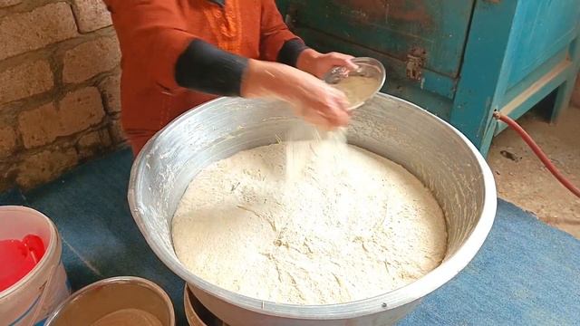 #طريقة عمل الخبز البلدي المصري من الدقيق المدعم الاسمر والنتيجه ممتازة смотреть онлайн