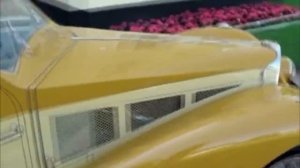 Старик умирает и оставляет своим наследникам гараж полный раритетных автомобилей