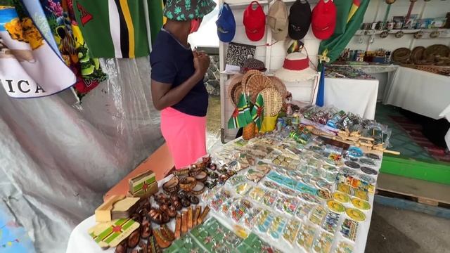 ШОК центр города… Dominica #people #сша #флорида #натальяфальконе #cruise