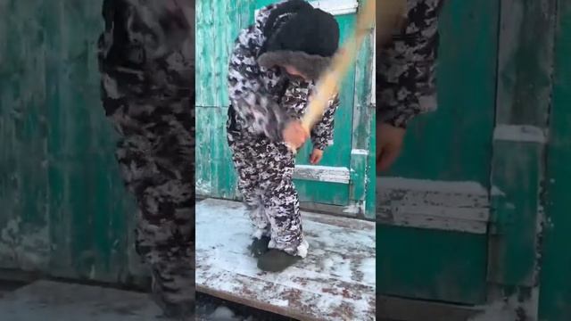 Frozen ice on clothes?, Yakutia?❄️ / Замерзший лед на одежде? Якутия?❄️