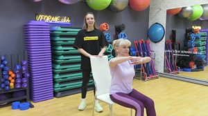 Югорчанам старшего поколения показали упражнения со стулом для домашней тренировки