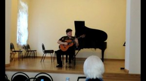 Сергей Гаврилов (гитара) играет свою пьесу "Золотая осень" (Вальс)